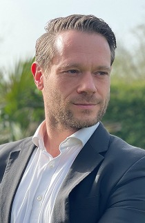 Portrait von Marketing-Experte und Berater Raphael Werner.