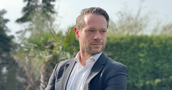 Portrait von Marketing-Experte und Berater Raphael Werner.