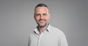 Portrait von Executive Coach, Unternehmer und Berater Romeo Ruh.
