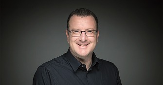 Portrait von Senior IT Specialist und Berater Urs Sommerhalder.