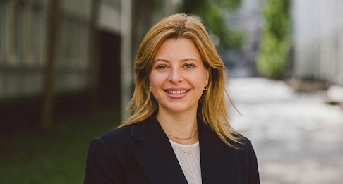 Katharina Urlaub bei CLYOS® im Marketing-Team
